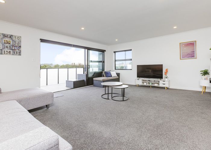  at Unit 304/26 Shortfin Place, Flat Bush, Manukau City, Auckland