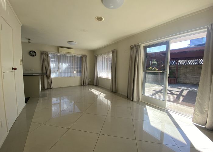  at 2/42 Galvan Avenue, Sunnyhills, Manukau City, Auckland