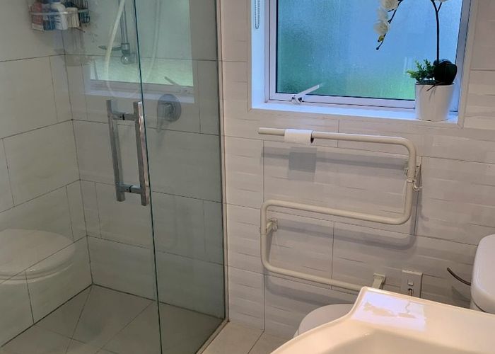  at 30A Powrie st, Glenfield, North Shore City, Auckland