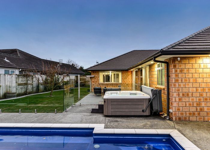  at 15 Brad Avenue, Flagstaff, Hamilton