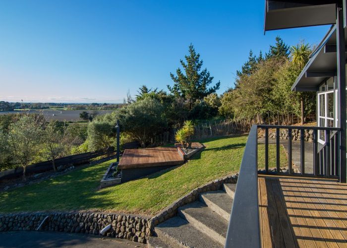 Free property data for 471 Aokautere Drive, Palmerston North homes.co.nz