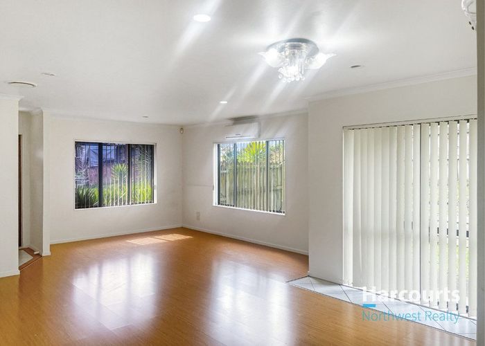  at 4 Falcarragh Crescent, Flat Bush, Manukau City, Auckland