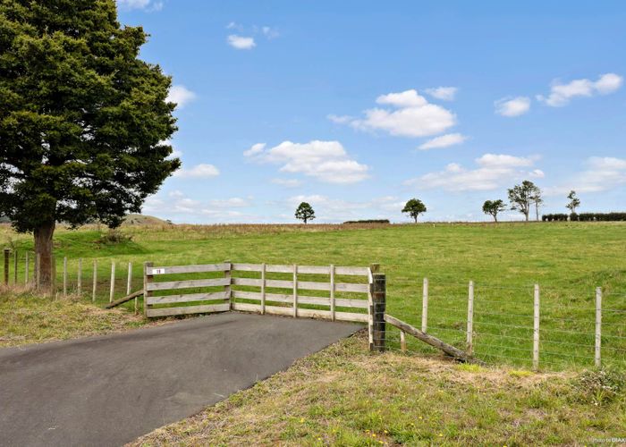  at 10 Puketutu Road, Bombay