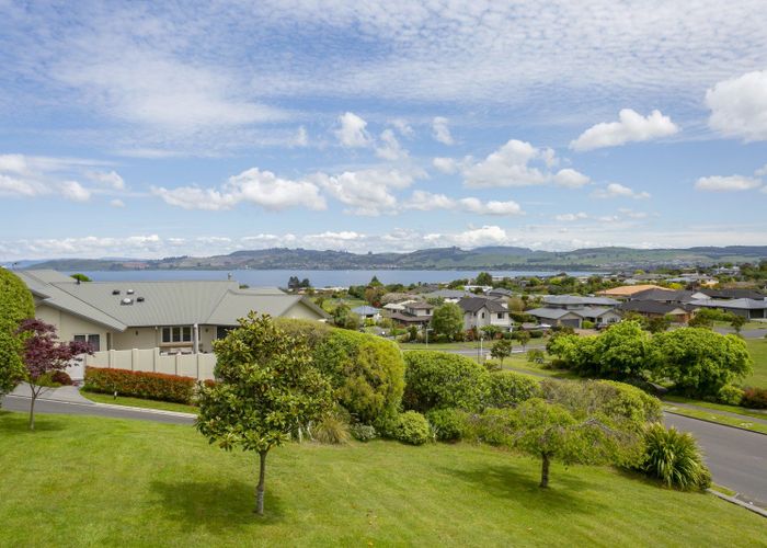  at 24 Botanical Heights Drive, Waipahihi, Taupo
