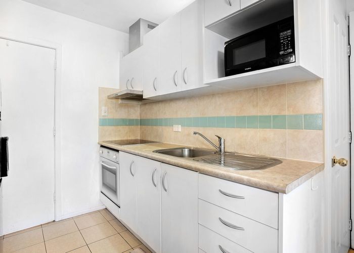  at 6/12 Raines Avenue, Forrest Hill, North Shore City, Auckland