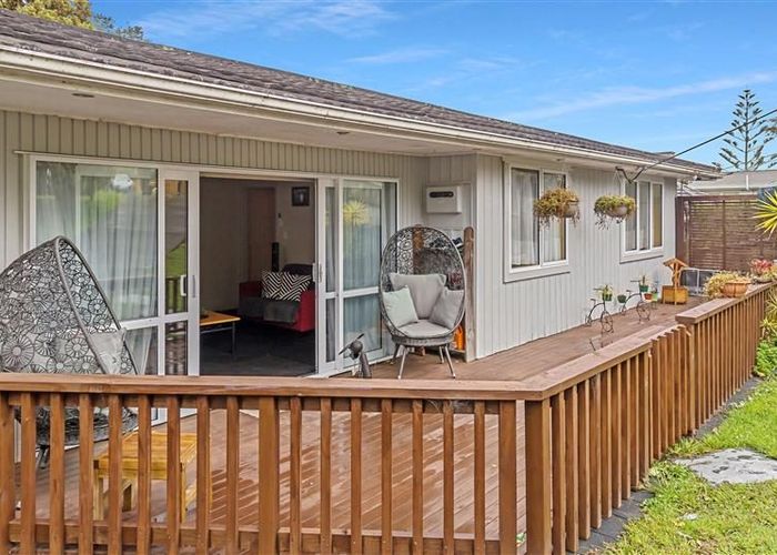  at 1/23 Merton Avenue, Glenfield, North Shore City, Auckland