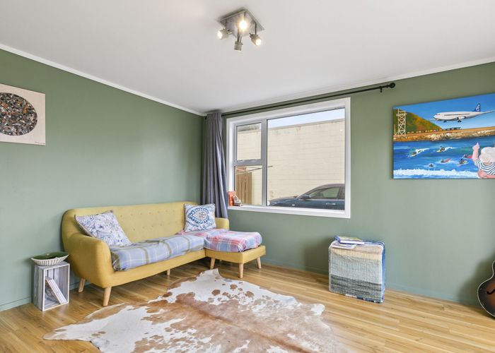  at 1/102 Lyall Parade, Lyall Bay, Wellington