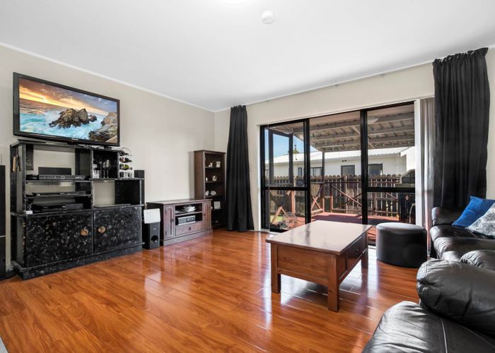  at 2/10 Trevor Hosken Drive, Wiri, Auckland
