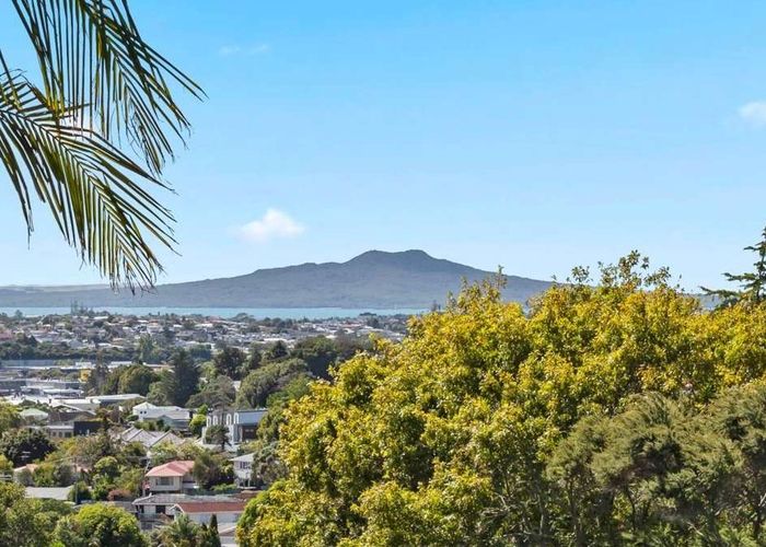  at 1/1 Tetrarch Place, Tōtara Vale, Auckland