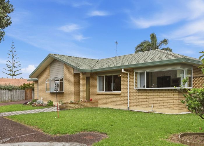  at 46 Frank Nobilo Drive, Golflands, Manukau City, Auckland