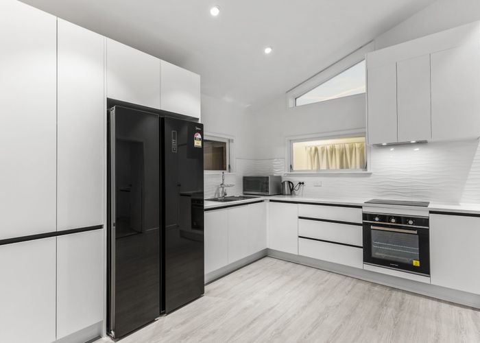  at 2/13 Alana Place, Mount Wellington, Auckland