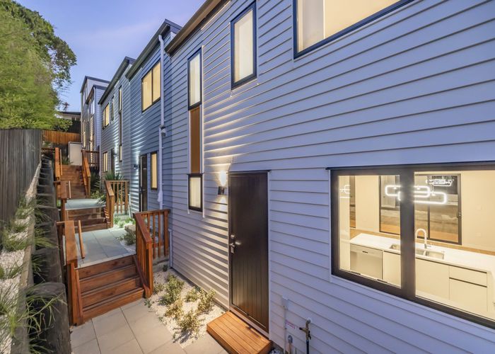  at 4/10 Alexander Avenue, Torbay, North Shore City, Auckland