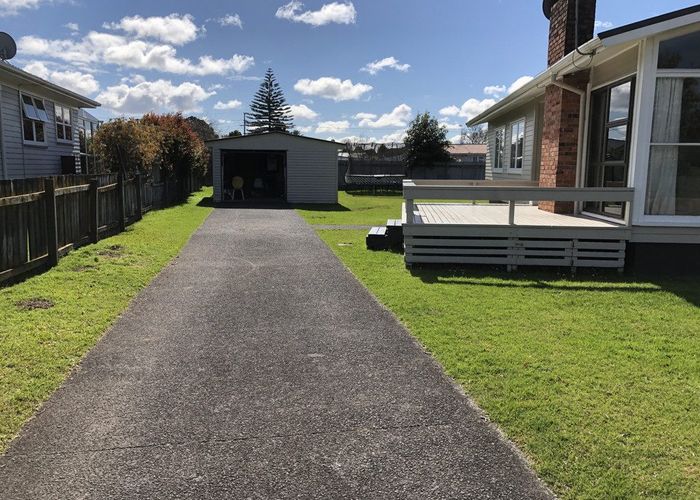  at 9 Brennan Avenue, Te Atatu Peninsula, Waitakere City, Auckland