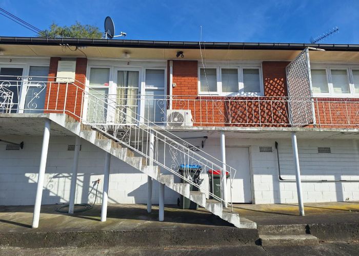  at 2/39 McRae Road, Mount Wellington, Auckland City, Auckland