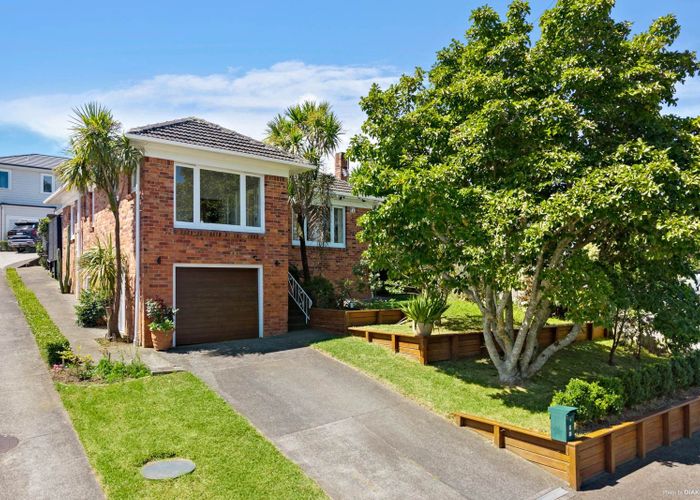  at 7 Bromley Place, Glen Innes, Auckland