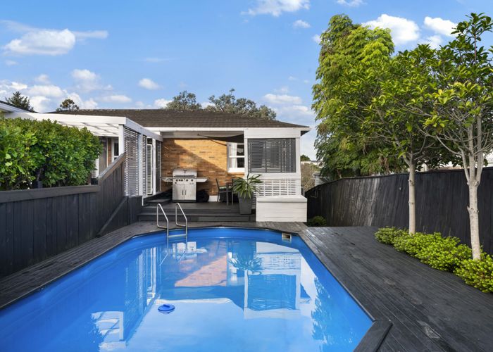  at 16 Finnerty Avenue, Howick, Auckland