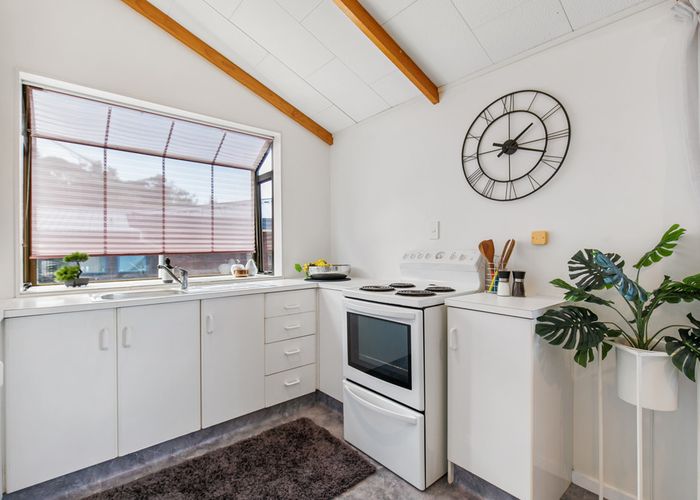  at 2 Sapphire Place, Bayview, Auckland