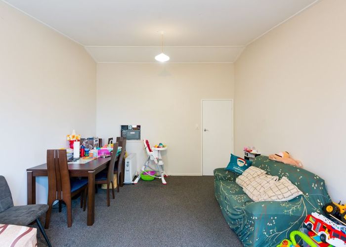  at 2/6 Puka Street, Onehunga, Auckland