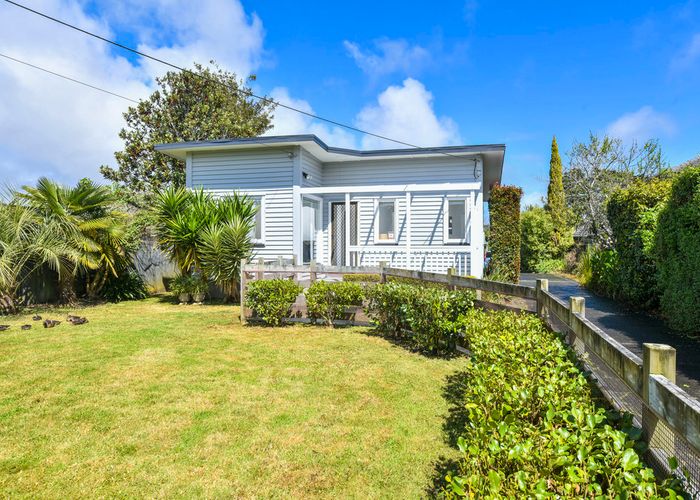  at 4 Knox Road, Swanson, Auckland