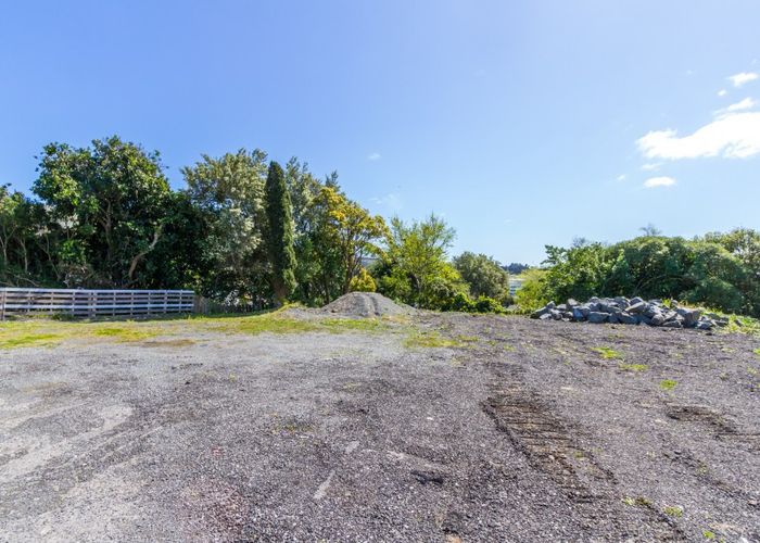  at 92 Tremewan Street, Tawa, Wellington