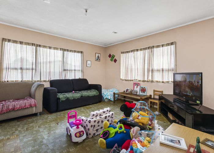  at 321 Roscommon Road, Clendon Park, Auckland