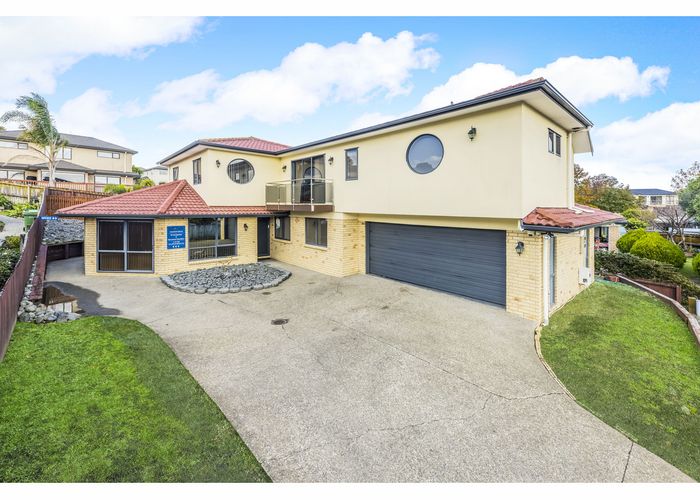  at 9 Atlantic Place, Goodwood Heights, Auckland