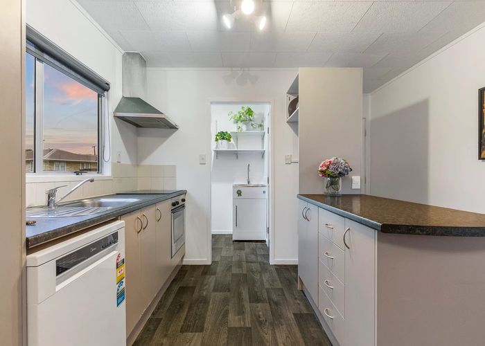  at 1/20 Royal View Road, Te Atatu South, Waitakere City, Auckland