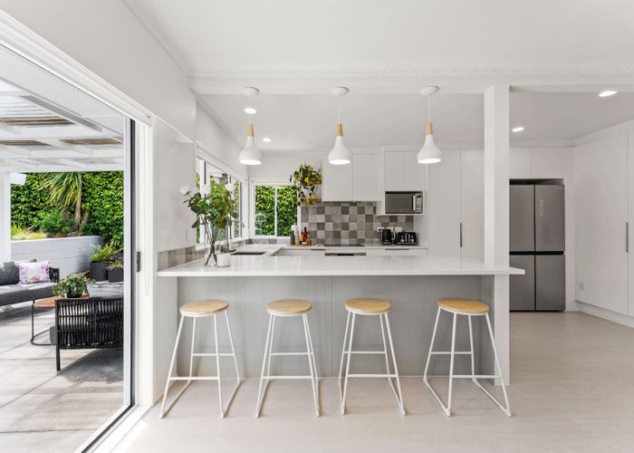  at 11 Seymour Road, Mellons Bay, Auckland
