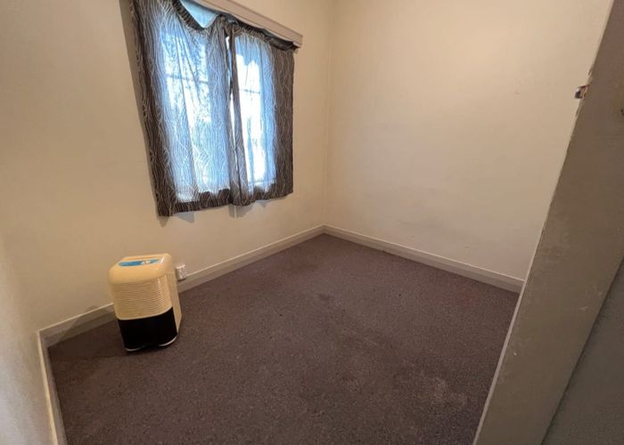  at 2/180 White Swan Road, Mount Roskill, Auckland City, Auckland