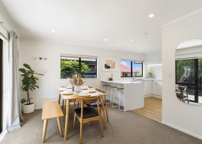  at 3/9 Billabong Place, Botany Downs, Auckland