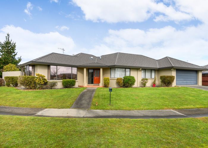  at 6 Ron Place, Fitzherbert, Palmerston North, Manawatu / Whanganui