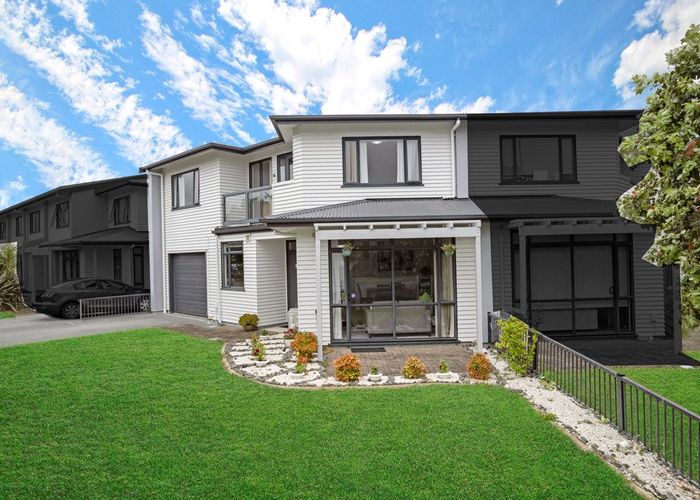  at 17/2 Armoy Drive, East Tamaki, Manukau City, Auckland