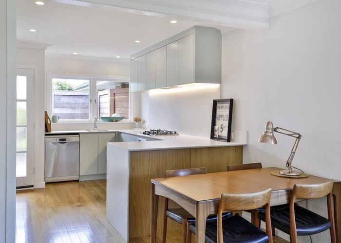  at 2/12 Bella Vista Road, Herne Bay, Auckland