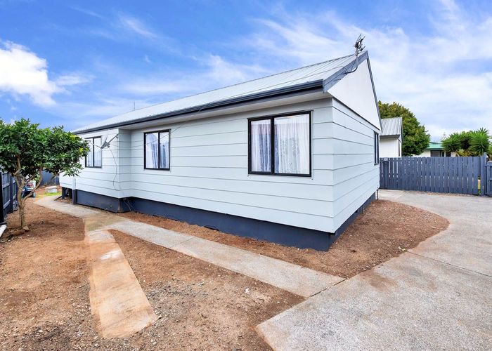  at 2/12 Cameron Place, Ranui, Auckland