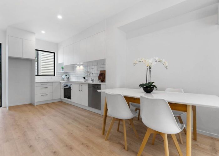  at 6/22 Takapu Street, Henderson, Waitakere City, Auckland