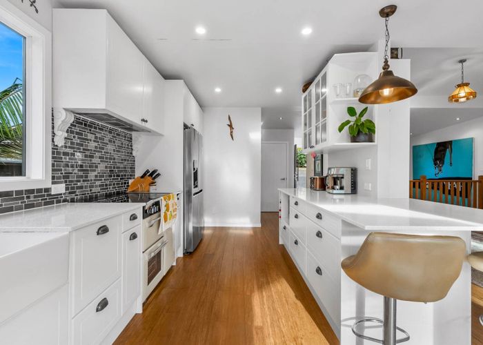 at 860  Beach Road, Waiake, North Shore City, Auckland