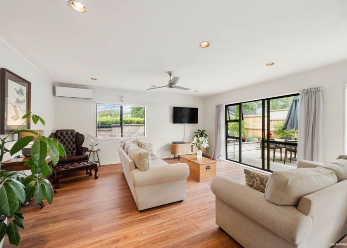  at 1/5 Westbourne Road, Murrays Bay, Auckland