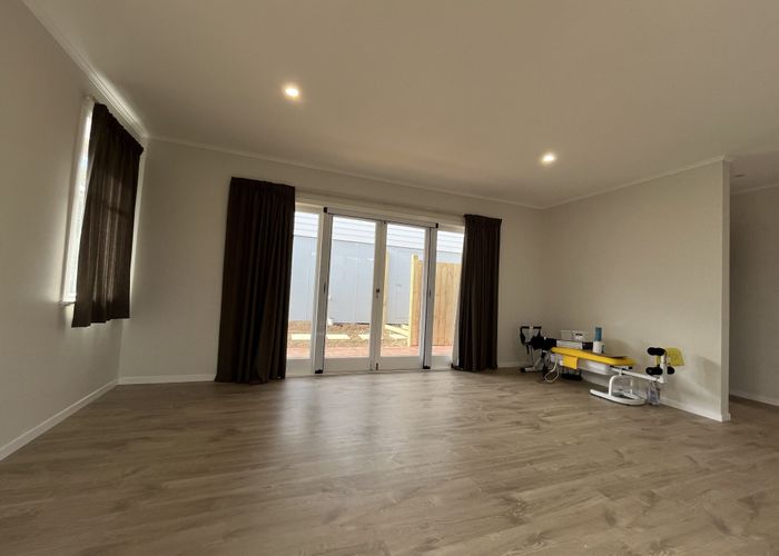  at 138 Luckens Road, West Harbour, Auckland