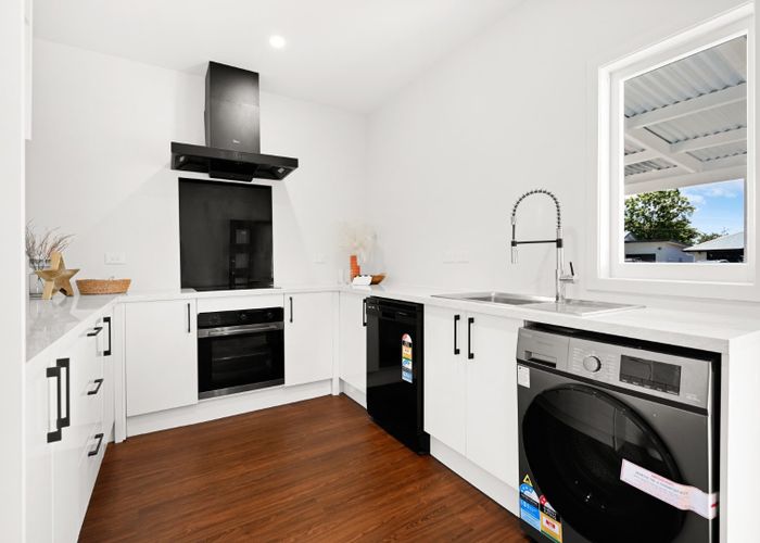  at 8 Cassidy Street, Hamilton East, Hamilton