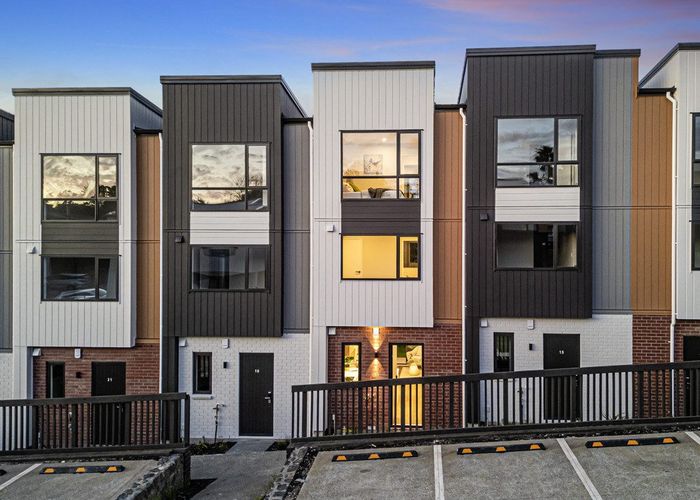  at 21 Don Oliver Lane, Glen Eden, Waitakere City, Auckland