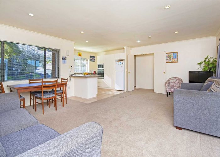  at 14 Gillett Place, Botany Downs, Manukau City, Auckland