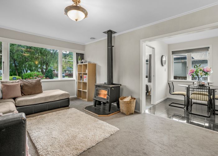 Free property data for 5 Pinehaven Road, Pinehaven, Upper Hutt homes