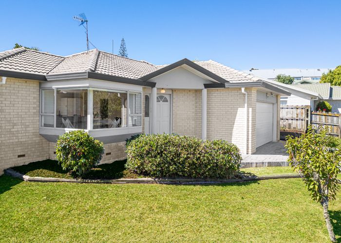  at 17 Mercury Lane, Windsor Park, Auckland