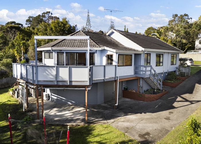  at 10 Randal Place, Bayview, Auckland