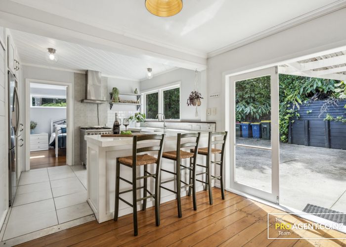  at 82 Warner Park Avenue, Laingholm, Auckland