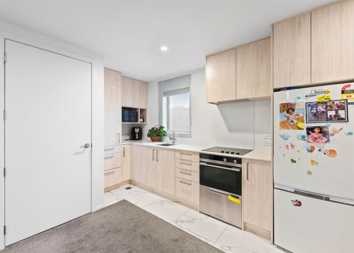  at 6/83 Vodanovich Road, Te Atatu South, Auckland