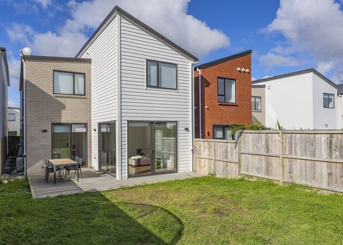  at 27 Coast Garden Drive, Hobsonville, Waitakere City, Auckland