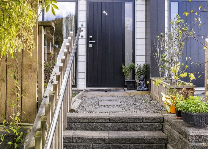  at 3/6 Hepburn Road, Glendene, Auckland