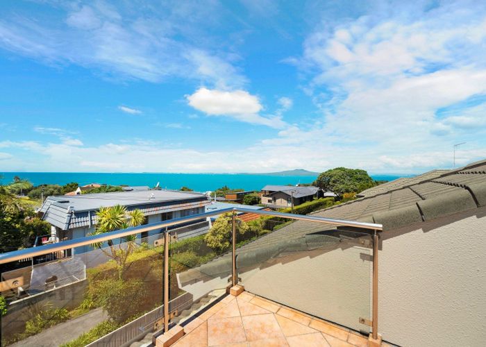  at 2/89 Aberdeen Road, Castor Bay, North Shore City, Auckland