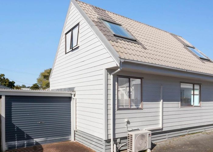  at 2/2 Blockhouse Bay Road, Avondale, Auckland
